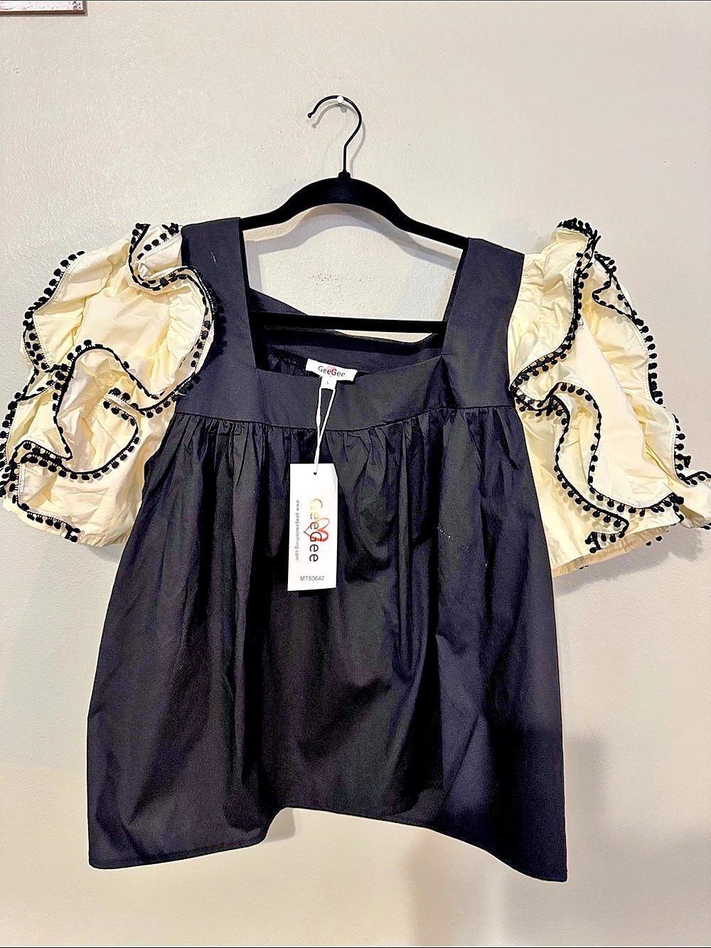 GeeGee Puff Sleeve Blouse in Black & Cream Size Large NWT